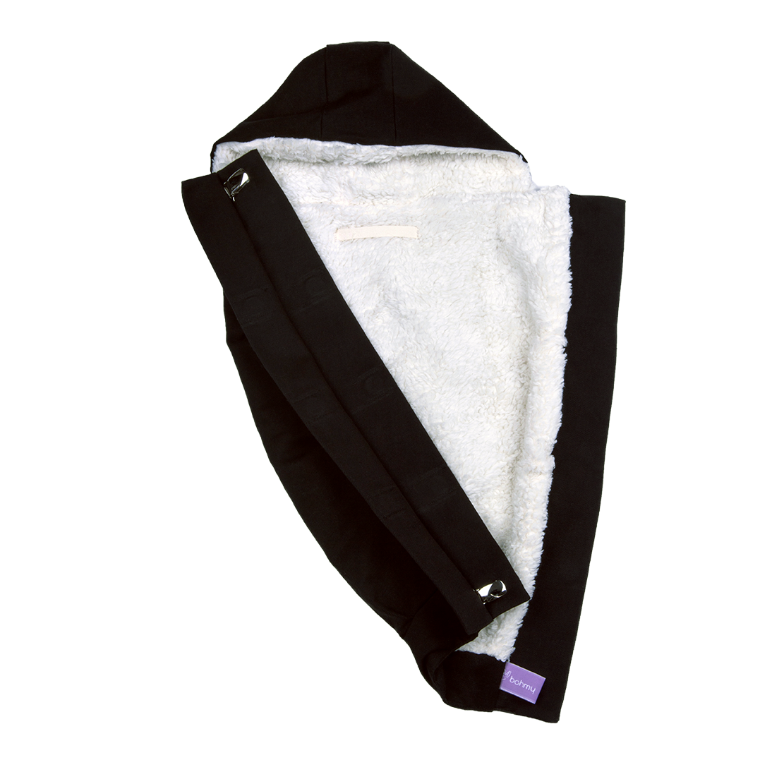 Le cocon bohmy, accessoire de portage bébé, est l'alternative économique au manteau de portage pour protéger bébé du froid, du vent et de la pluie en hiver.