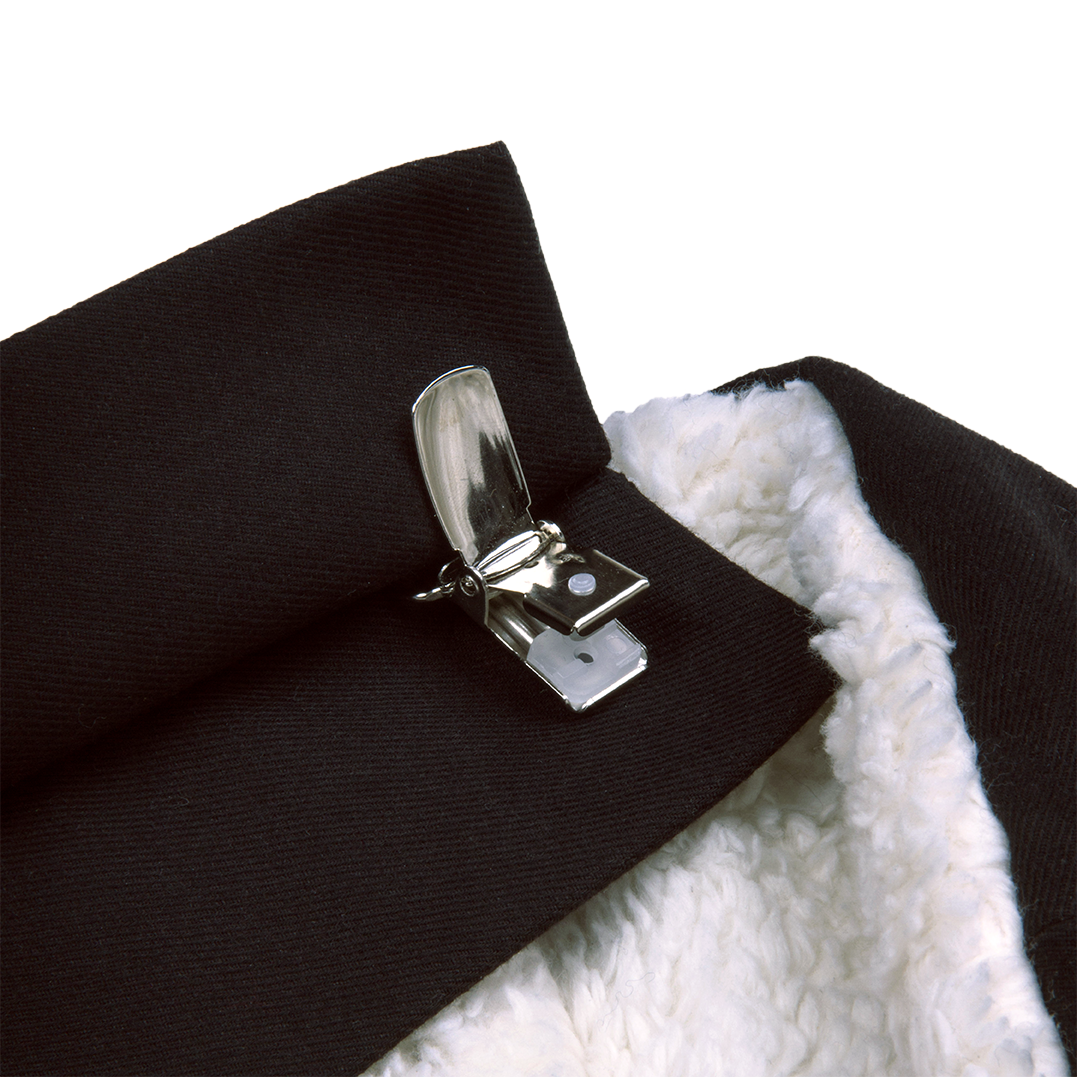 Le cocon bohmy, accessoire de portage bébé, est l'alternative économique au manteau de portage pour protéger bébé du froid, du vent et de la pluie en hiver.